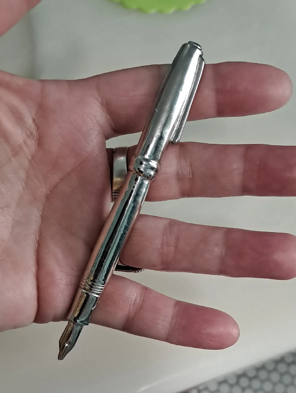 Pen Brooch - Picture 3 of 4